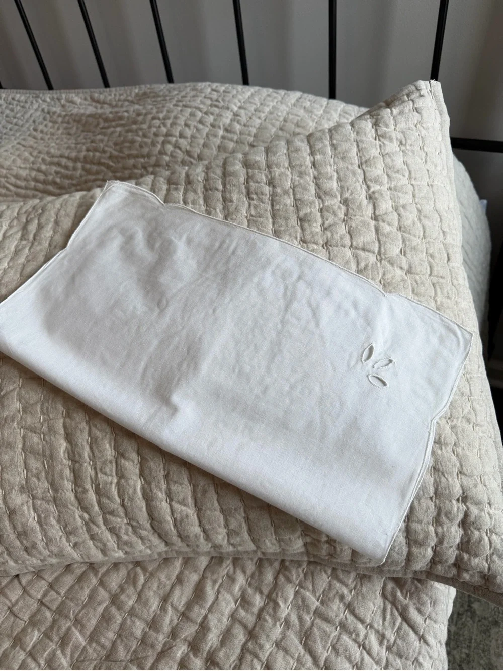 Napkins Vintage Embroidered White Linen Napkins - Set of 14 NWOT